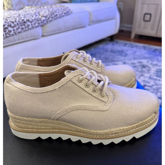 NWT Torrid Laceup Oxford Shoes Women's Beige Natural Sz 9.5W  Travel Office Work - Picture 3 of 11